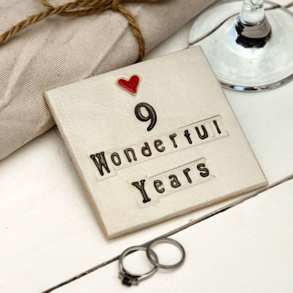 What is the traditional for 9 wedding anniversary gifts?