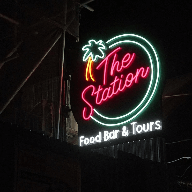 What to look for when buying an outdoor illuminated sign?