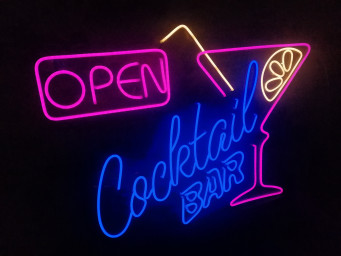 Neon Cocktail Sign, Neon Sign Cocktail Bar, Neon Bar Signs, Restaurant Neon, Neon Sign For A Snack Bar